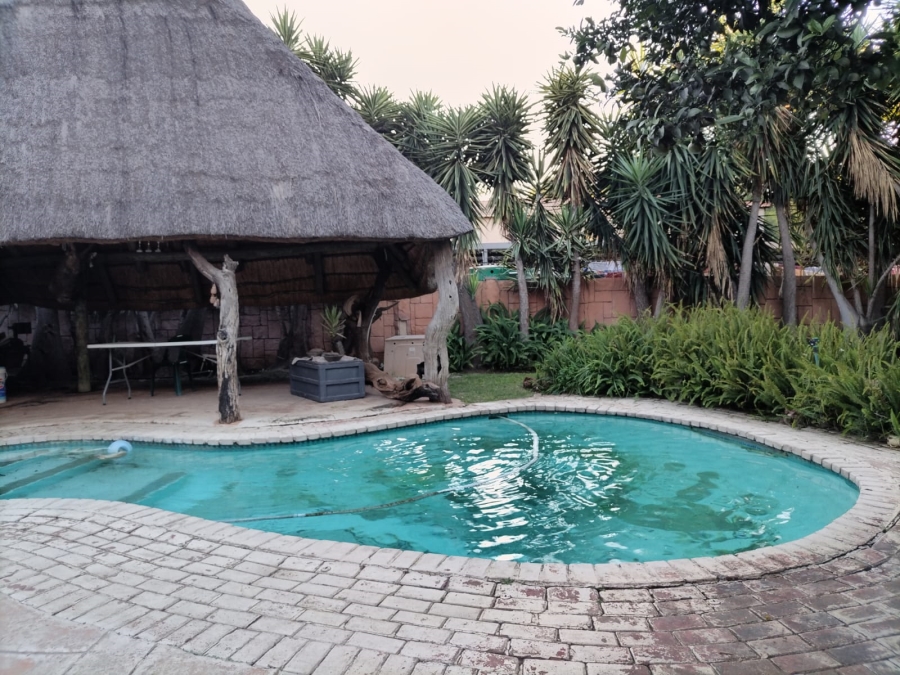 4 Bedroom Property for Sale in Oos Einde North West